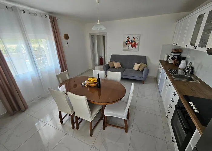House Tunjarice * Обровац
