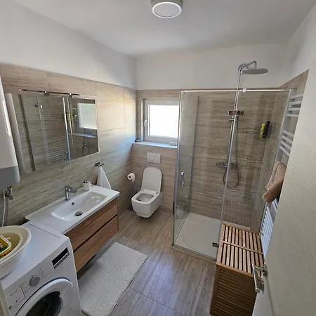 House Tunjarice * オブロヴァツ